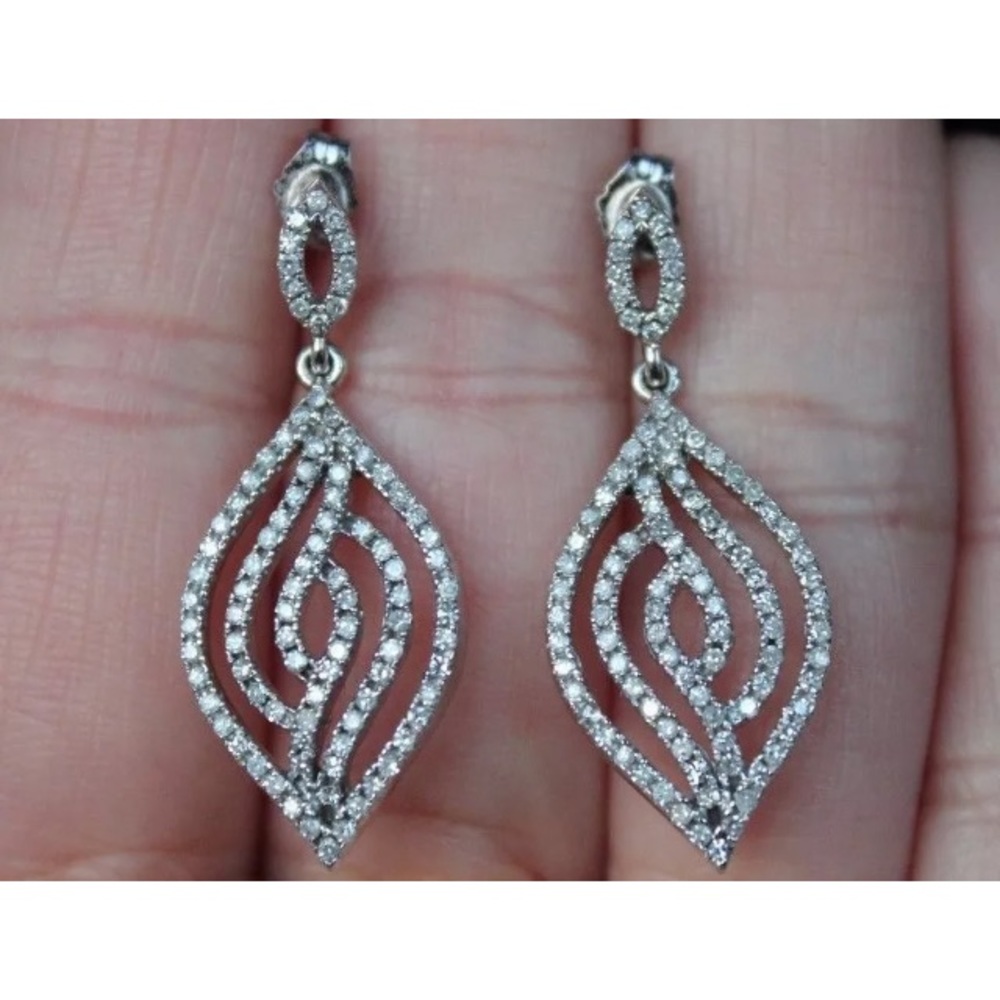 Beautiful 0.75 carat 10k diamond dangle earrings